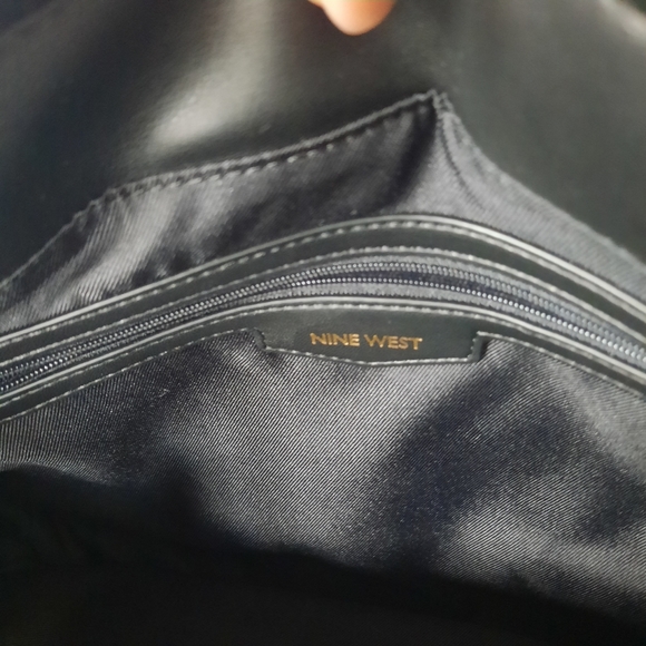 Nine West Quilted Handbag Crossbody Black Faux Leather Gold Chain Strap - Picture 9 of 11